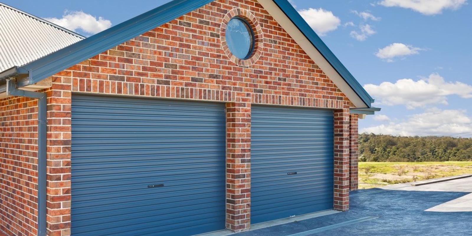 grote stalen garagedeuren